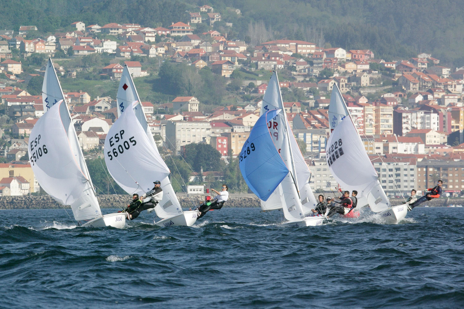 La primera jornada del Campeonato de España de 420 estuvo marcada por los cambios de viento.