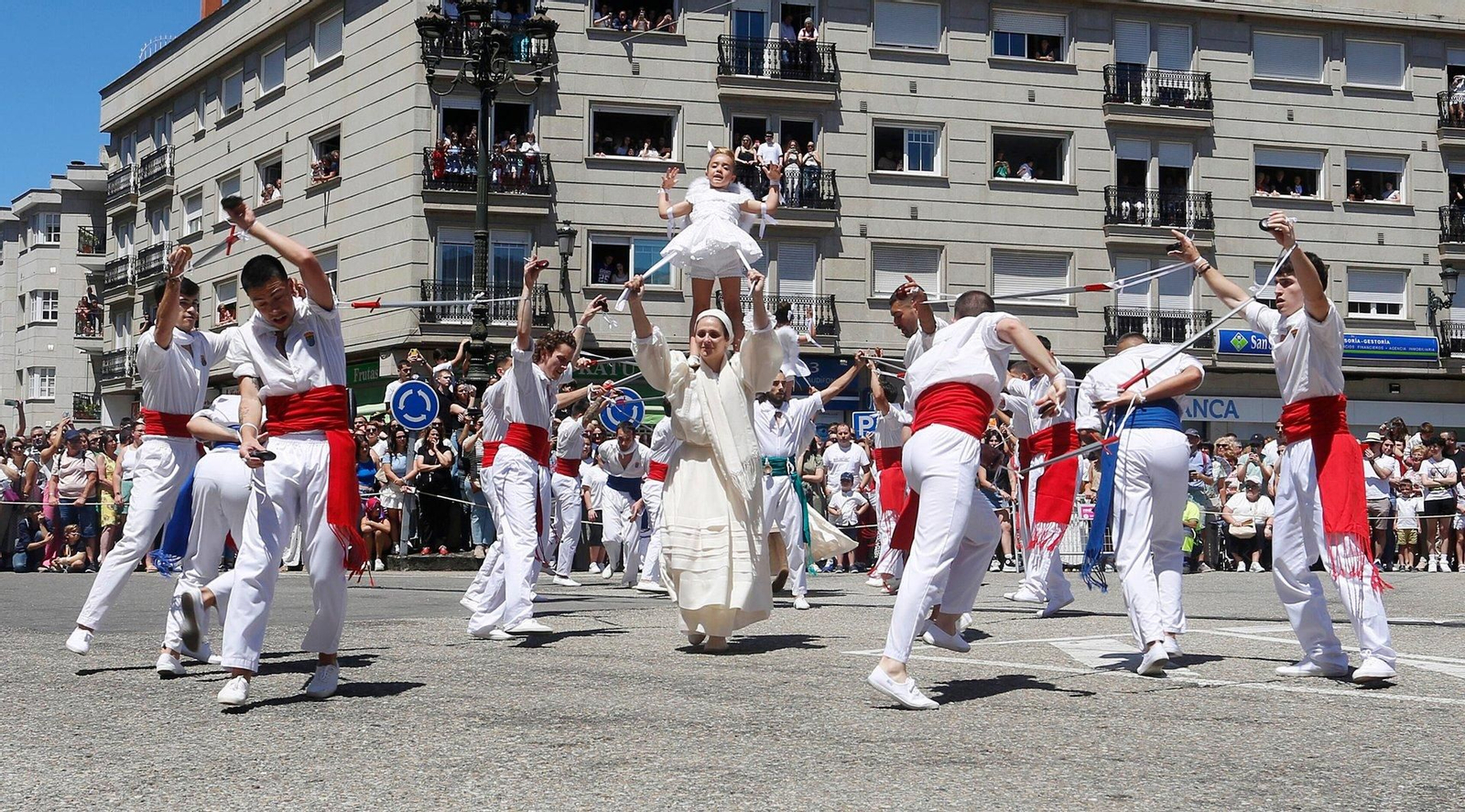 Danza das Espadas y Baile das Penlas, en Redondela.