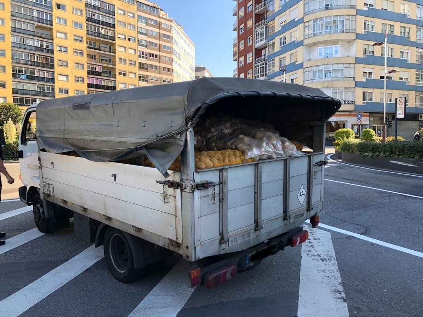 La Policía llevó a cabo varios controles de peso a camiones.