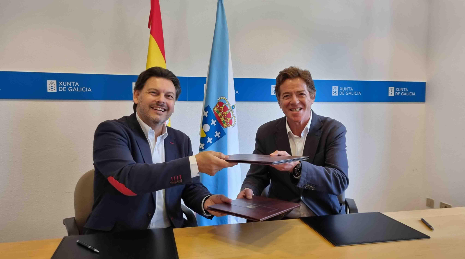 Antonio Rodríguez Miranda y Luis García Deber, durante la firma del acuerdo de colaboración