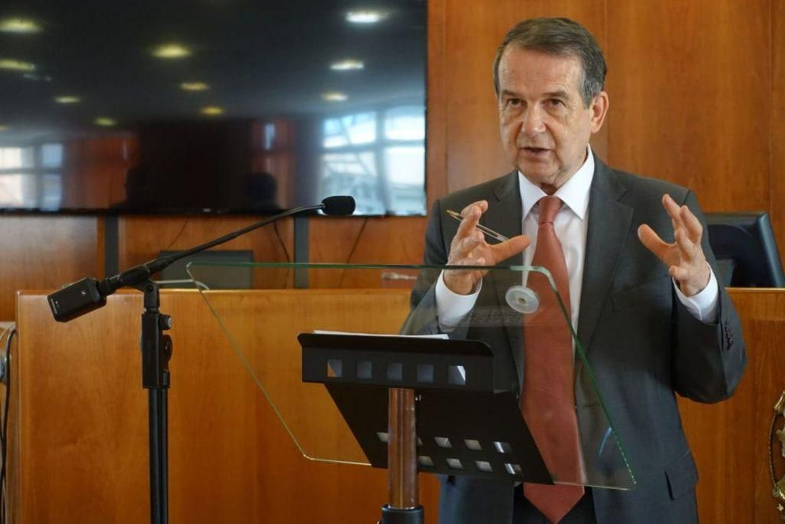 Abel Caballero confía que haya garantías sanitarias totales el próximo verano.