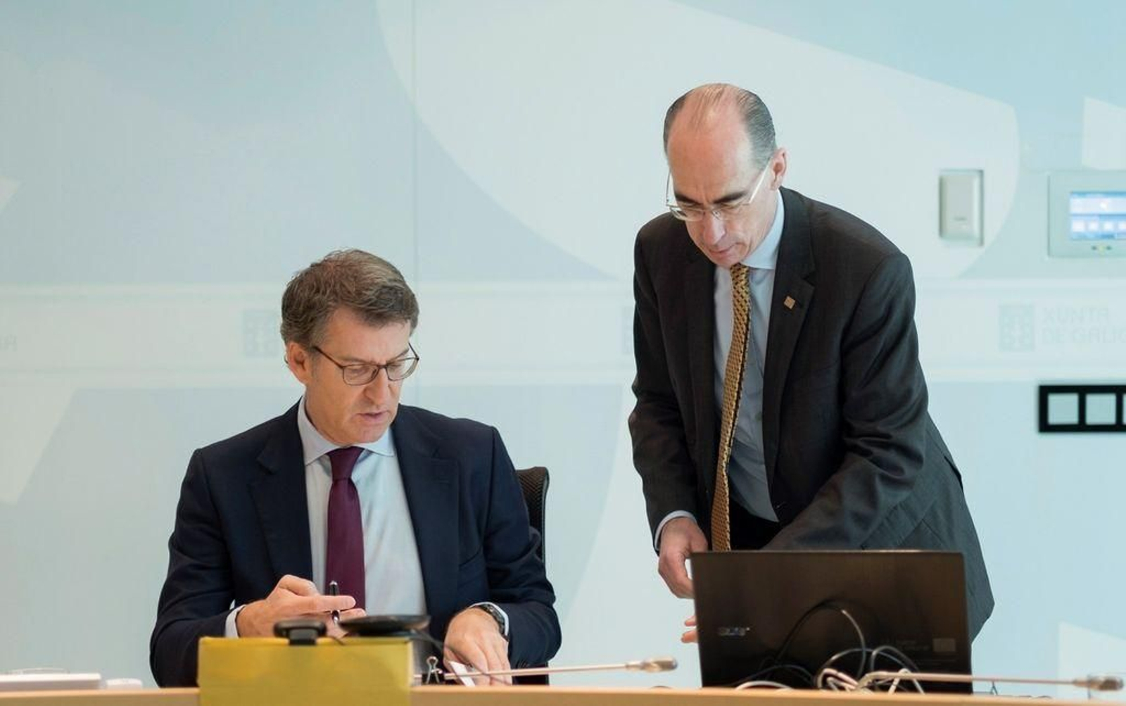 Núñez Feijóo y Vázquez Almuiña, durante la reunión del Consello de la Xunta.