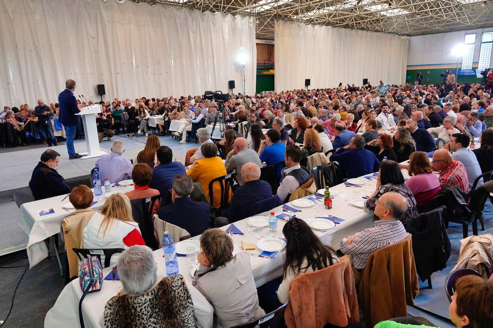 Comida-mitín en Mos de Feijóo.