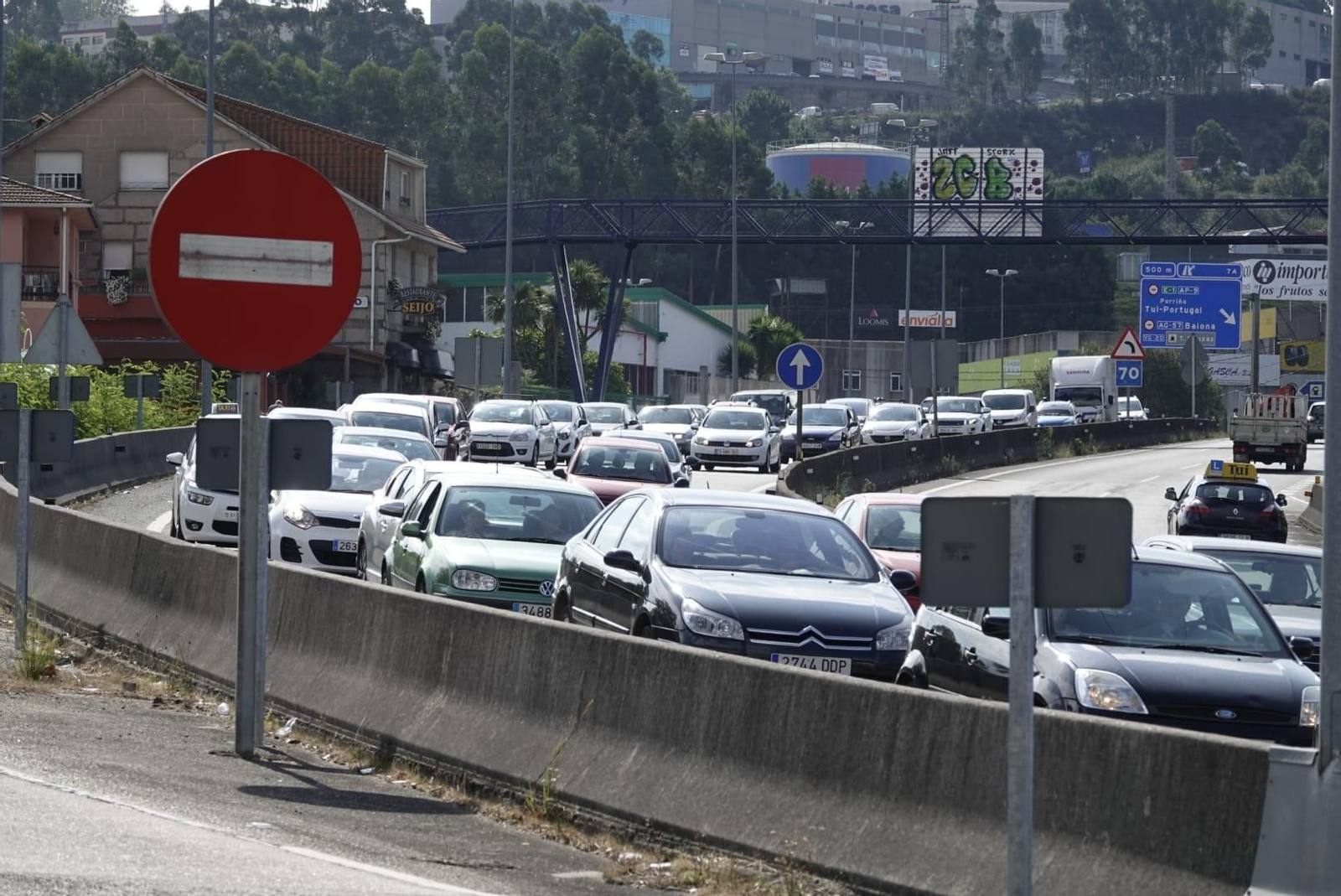 El atasco en la A55 // Vicente
