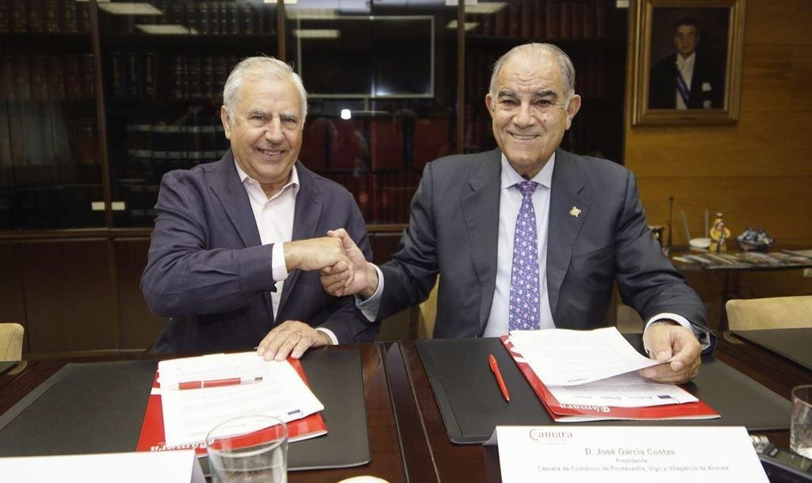 El Consejo Regulador de la D.O. Rías Baixas y la Cámara de Comercio de Vigo firmaron un convenio.