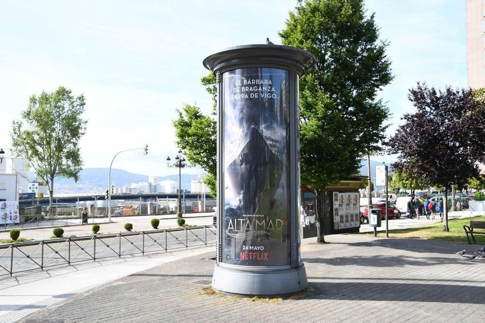 El estreno de Netflix con salida de Vigo se anuncia en mupis.