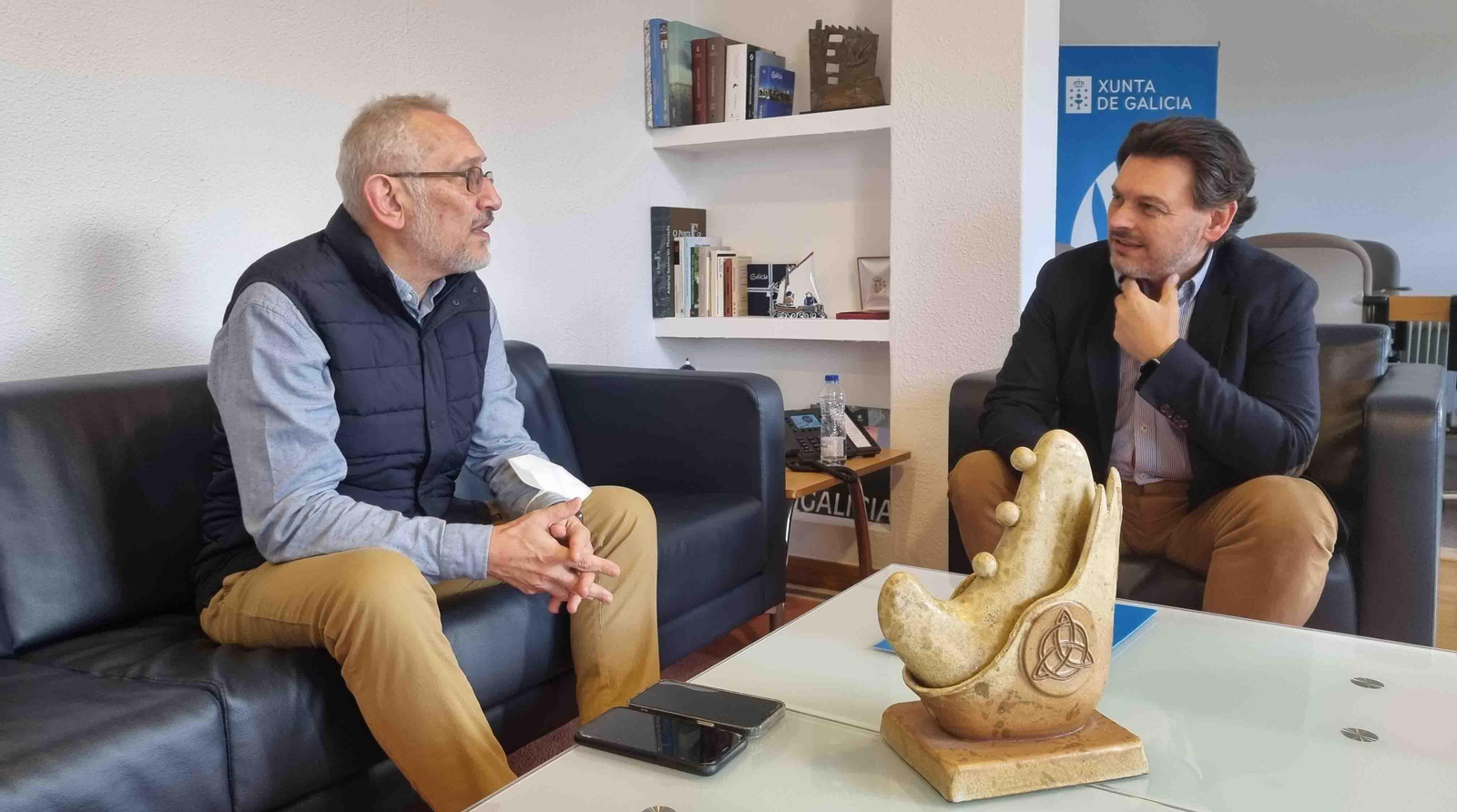 Antonio Rodríguez Miranda y Álvaro Gómez, durante la reunión celebrada en la sede de Emigración en la capital de Galicia
