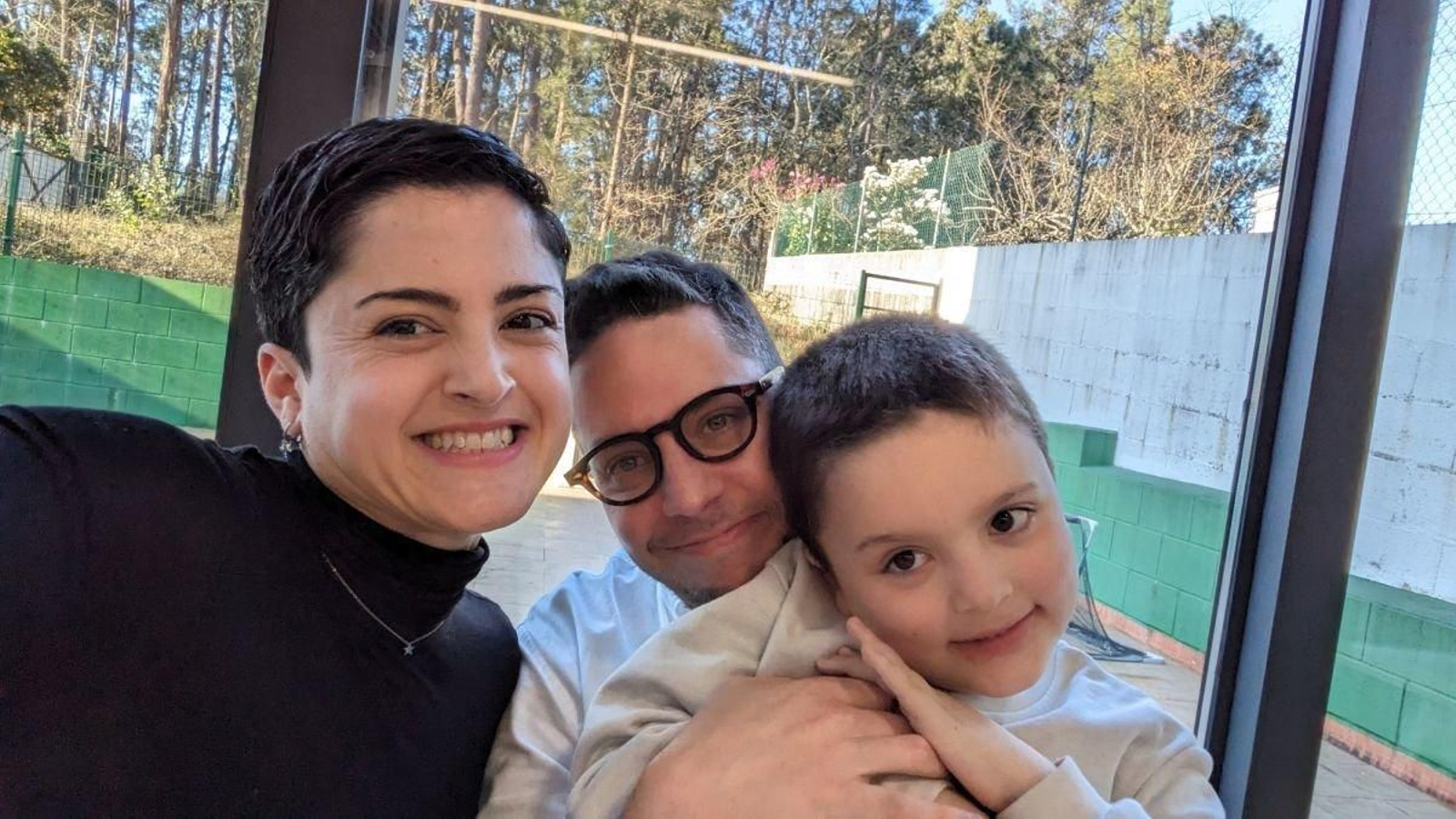 Patricia López y Rómulo Ruiz, con su hijo pequeño, que también se llama Rómulo.