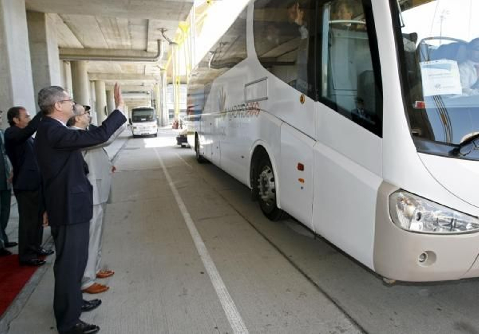 Gallardón y Blanco reciben a la delegación del COI. (Foto: Chema Moya)