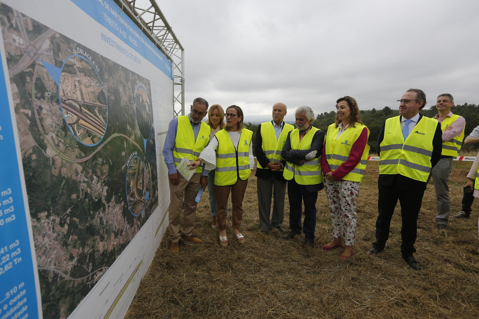 Pedro Fernández, Marta Nóvoa, Éthel Vázquez, Elías Mera, Rosendo Fernández, Ledicia López y José Luis Suárez.En la foto Pedro fernández, Marta Nóvoa, Éthel Vázquez, Elías Mera, Rosendo Fernández, Ledicia López y José Luis Suárez.
Foto: Xesús Fariñas