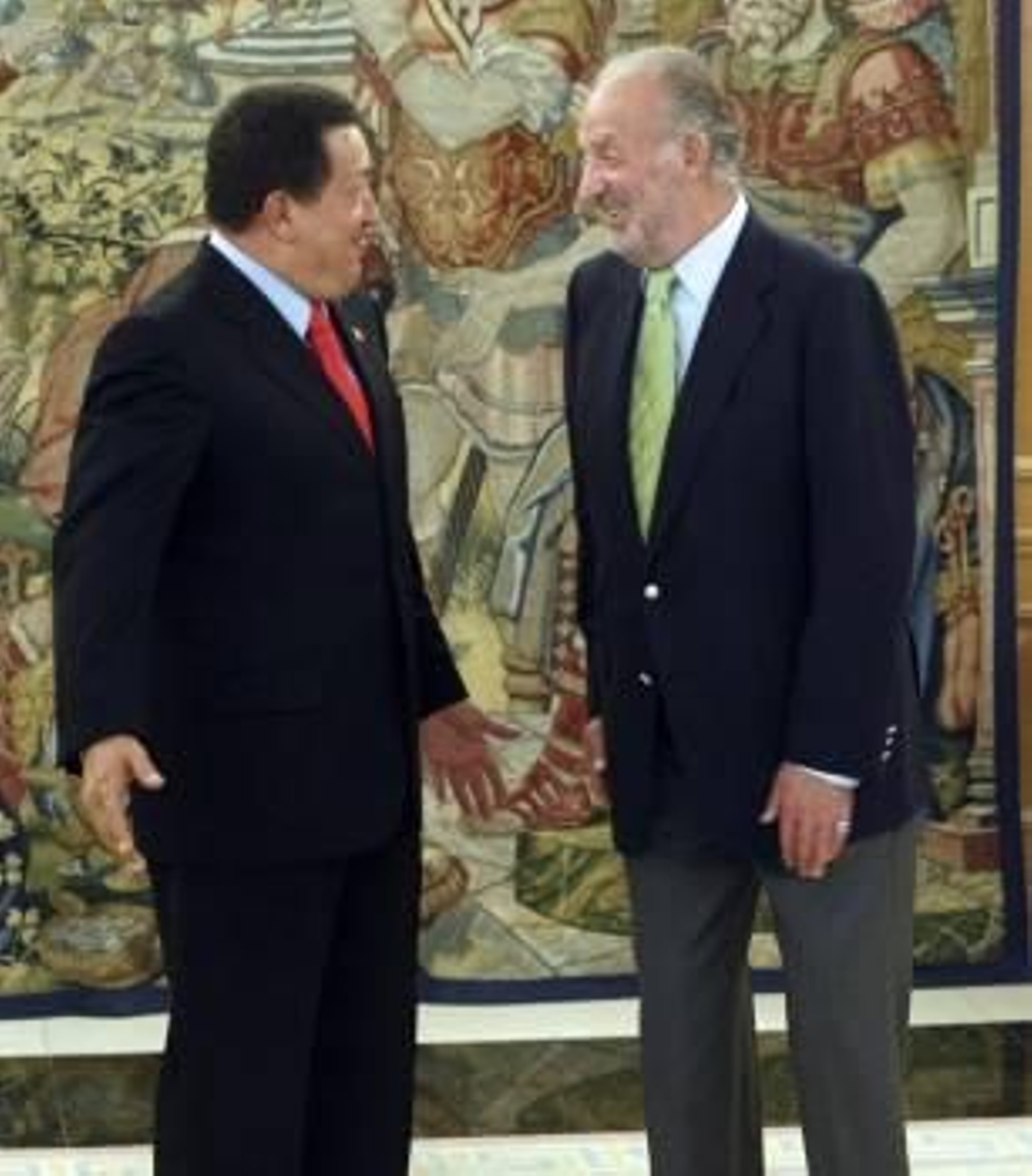 El Rey Don Juan Carlos recibe a Hugo Chávez. (Foto: Bernardo Rodríguez)