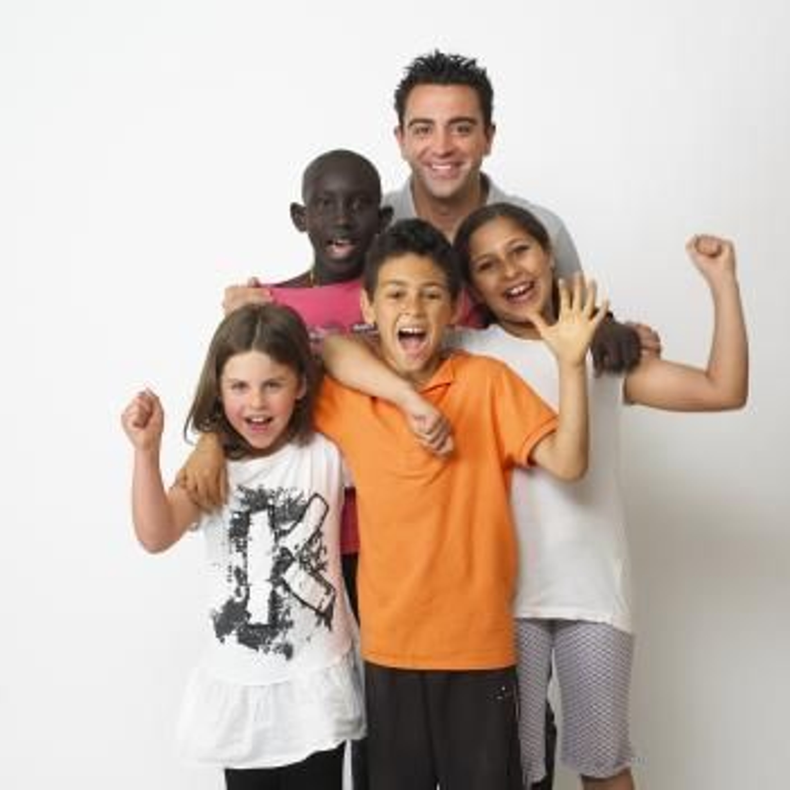 Xavi dona los 25.000 euros del Príncipe de Asturias a programa social de infancia