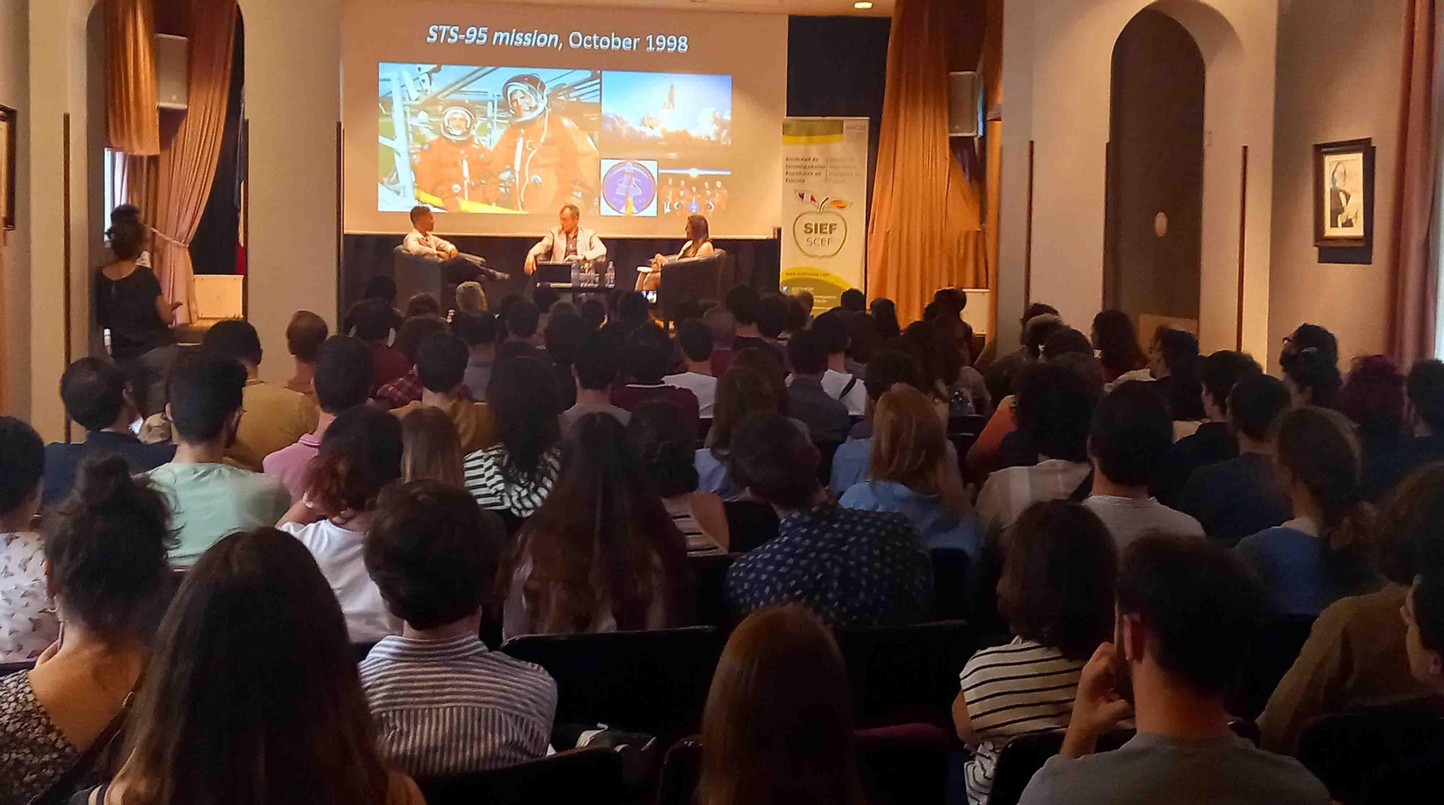 Pedro Duque en París web