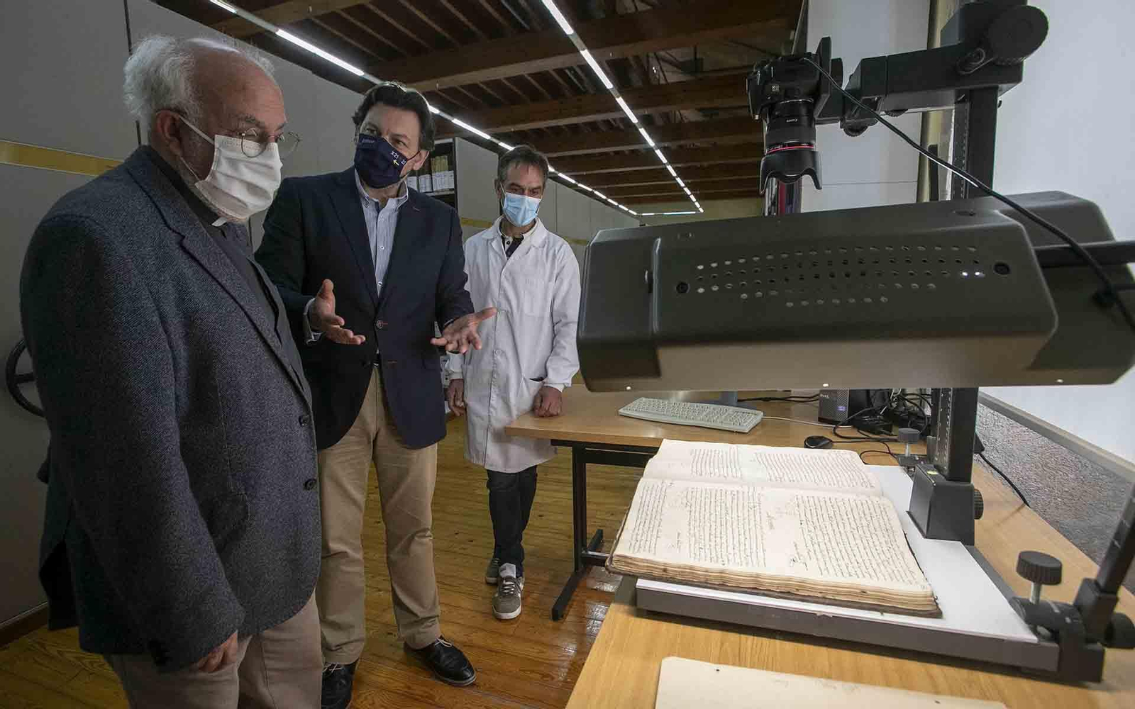 Miranda visitó el Arquivo Diocesano de Santiago con el que colabora Emigración para facilitar información sobre familiares de los Gallegos del Exterior