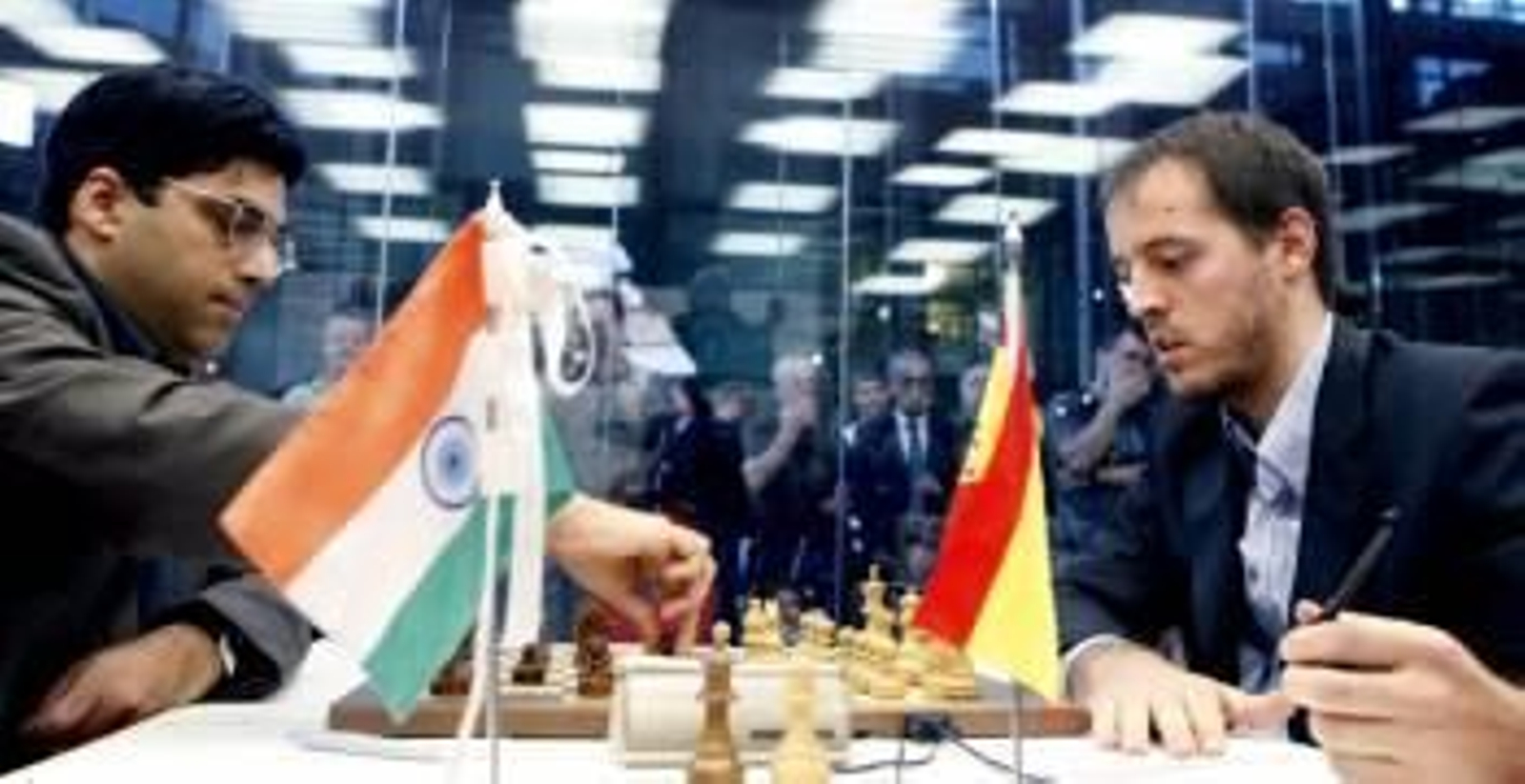 Vallejo, en Bilbao enfrentándose al indio Anand. (Foto: LUIS TEJIDO)