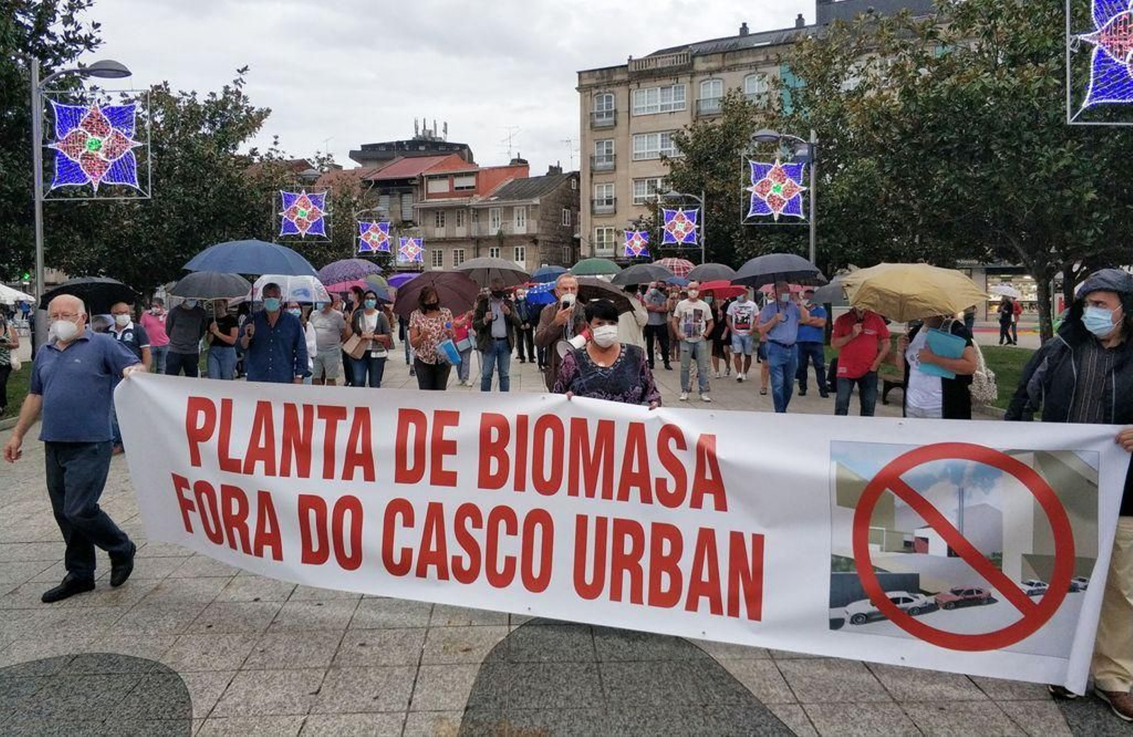 Los vecinos manifestándose contra la ubicación de la planta de biomasa.