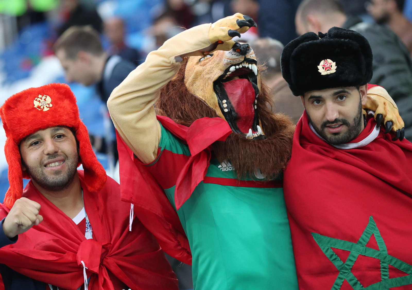 Un grupo de aficionados de la selección de Marruecos en el partido ante España.
