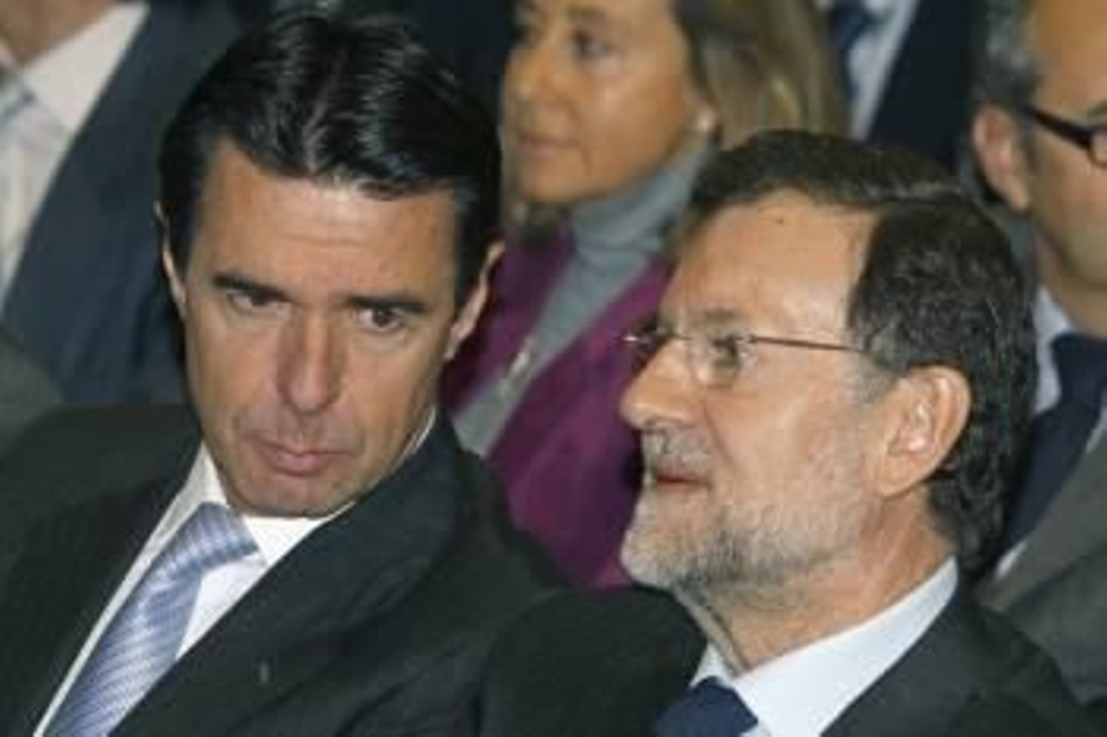 José Manuel Soria, ministro de Industria, con Mariano  Rajoy. (Foto: J.C.HIDALGO)