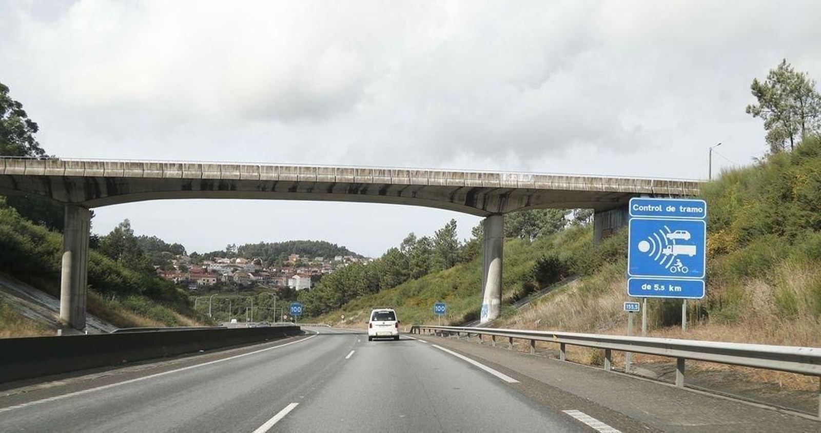 El aviso del control de tramo, en los túneles de Candeán y A Madroa.