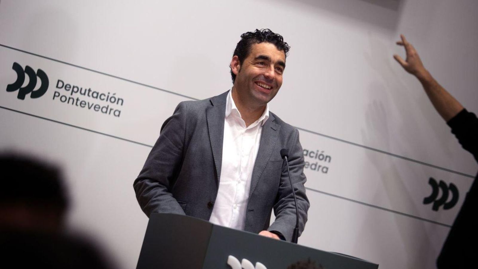 Luis López, presidente de la Diputación, presentando el plan.