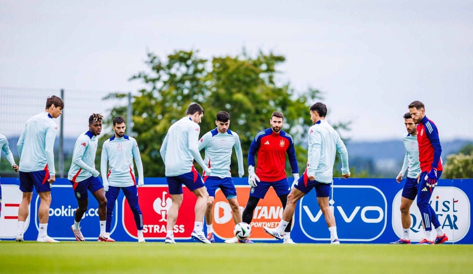 Pedri, Nico Williams, Dani Olmo y Morata, en un entrenamiento de la selección española.