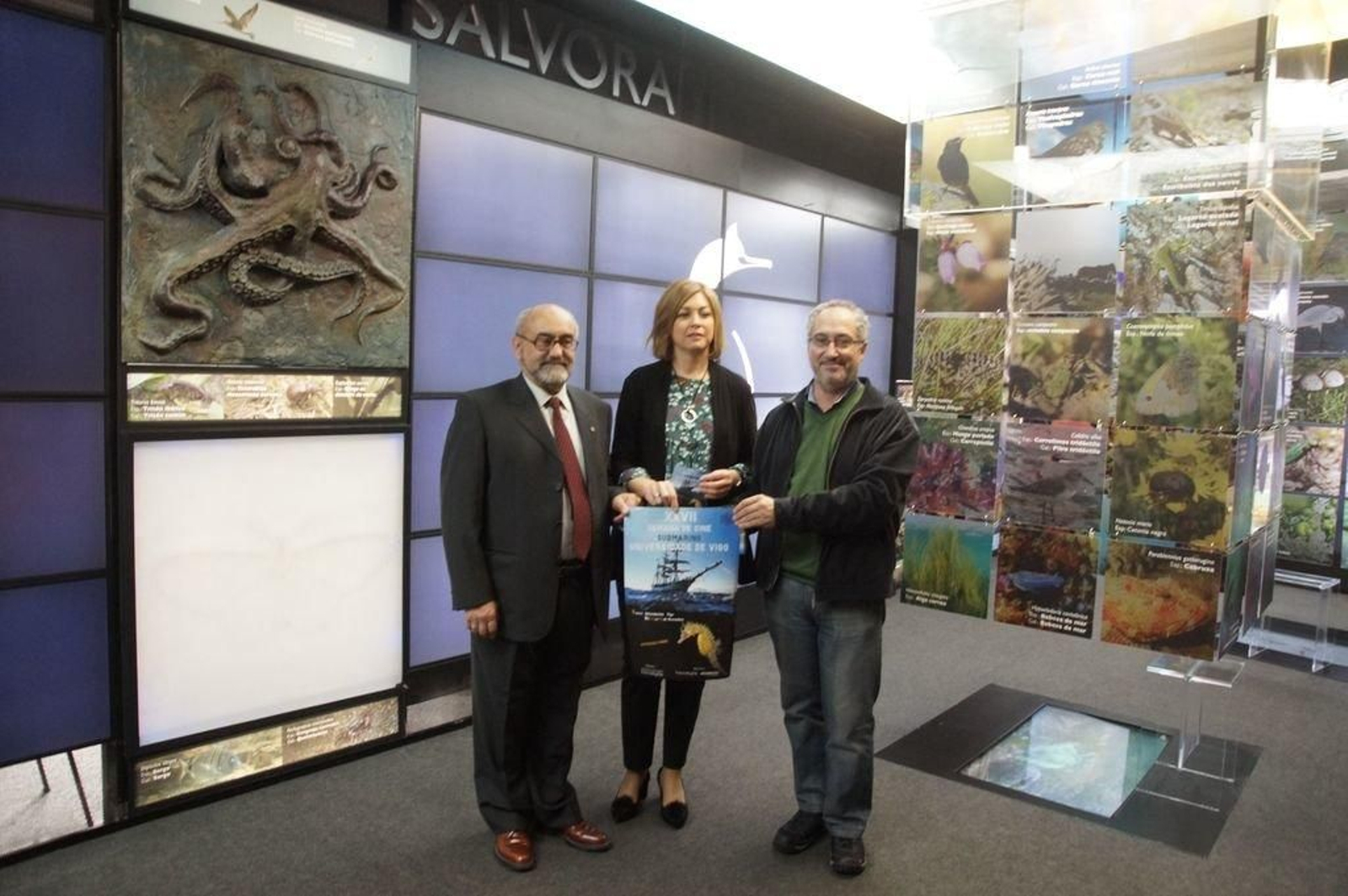 José Luis González, Teresa Fernández Cores y Manuel Fernández, ayer en el edificio Cambón.