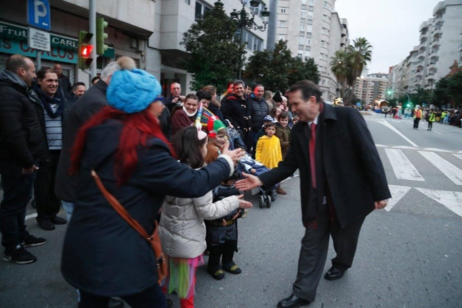 Las comparsas calientan el Entroido en Vigo Foto JVLandín 11