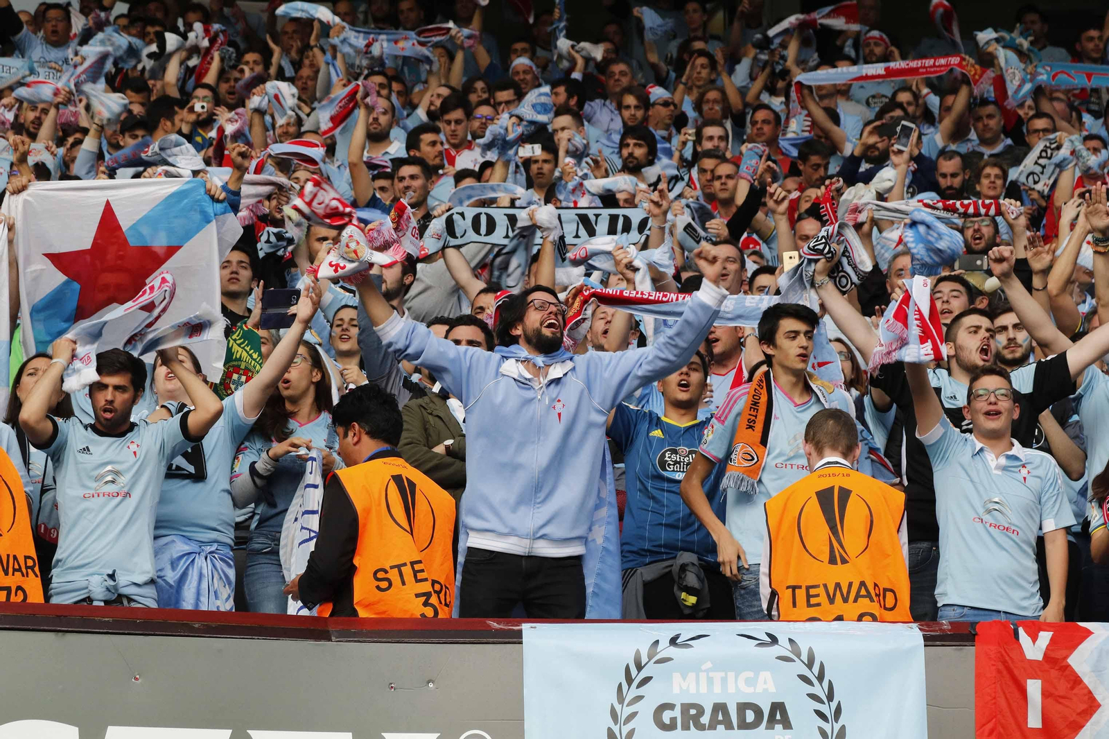 Las mejores imágenes del partido de vuelta entre Manchester United y Celta (1-1). // J.V. Landín
