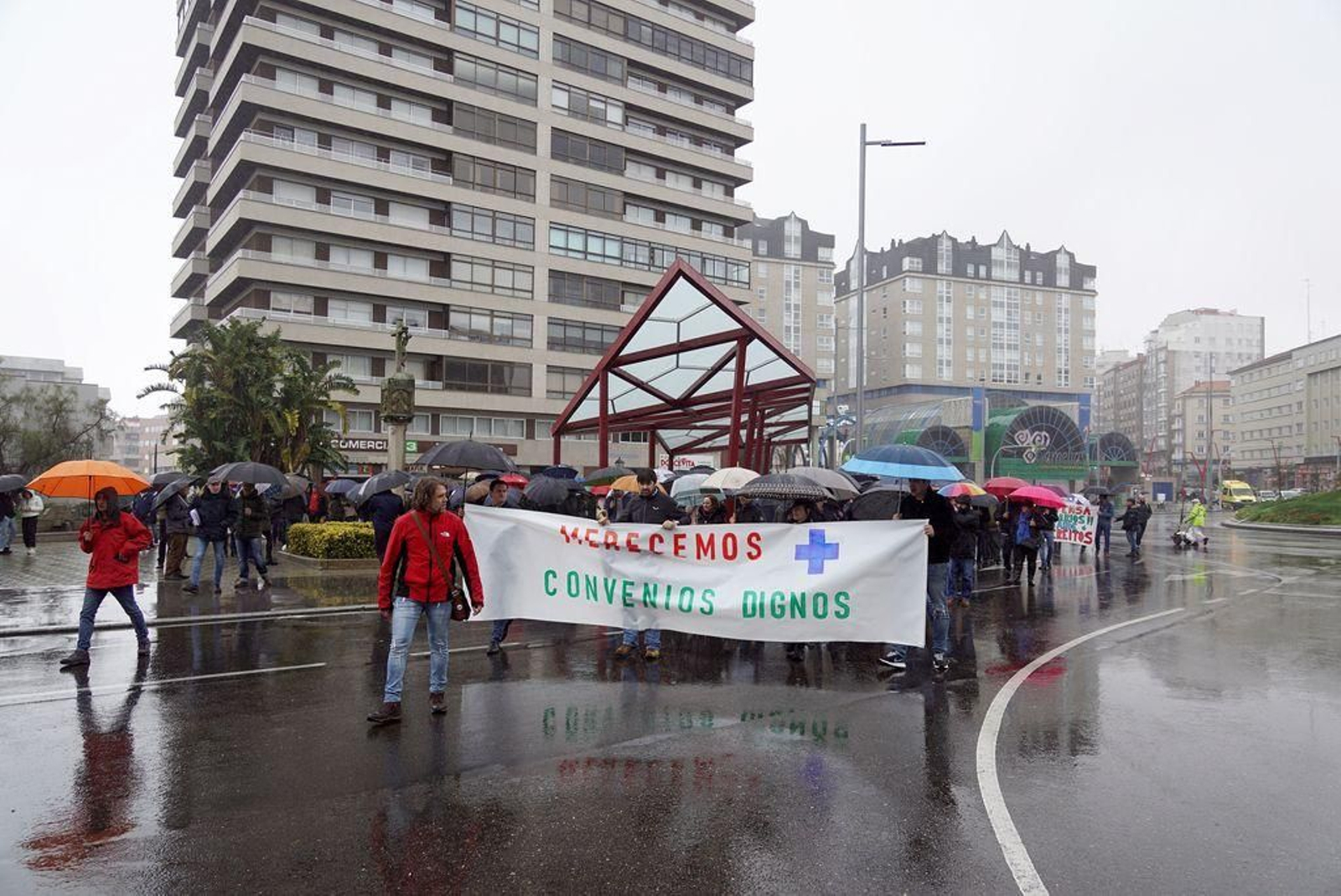 La manifestación salió de Praza América hasta la fábrica.