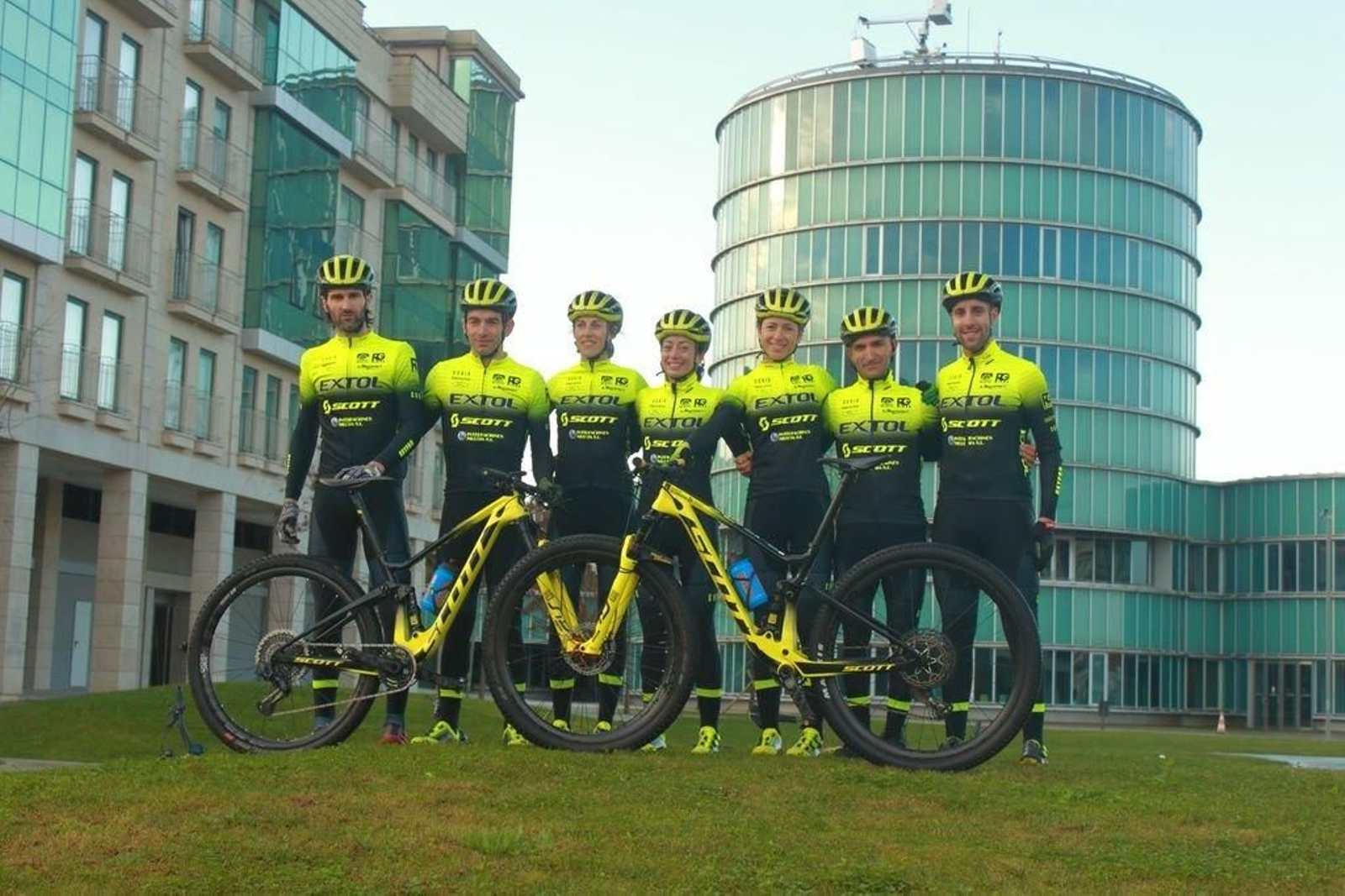 La mosense Susana Alonso, en el centro, durante la presentación.