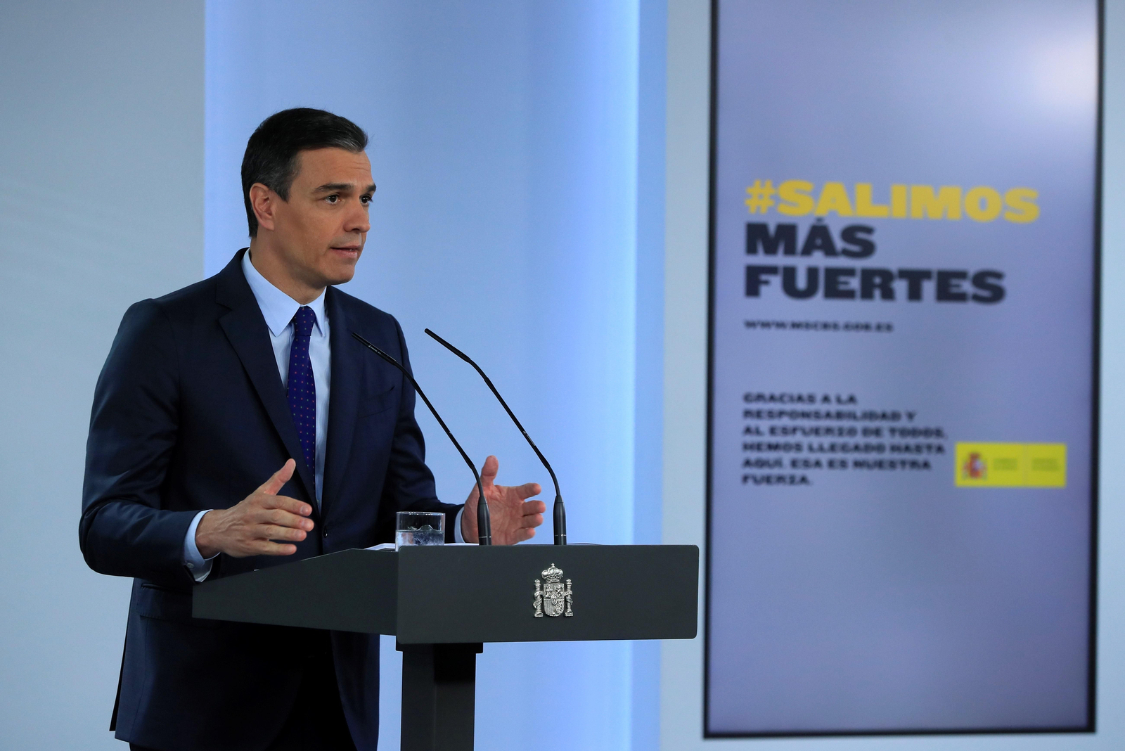 El presidente del Gobierno, Pedro Sánchez, interviene en una rueda de prensa tras su reunión con los presidentes de las comunidades y ciudades autónomas